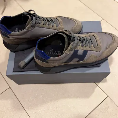 Hogan Mens Grey Sneakers with Original Box and Extras - Size 9 43