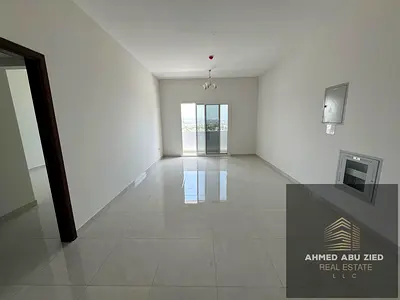 باركن مجاني ومسبح غرفة وصالة للإيجار السنوي بإطلالة بحرية مفتوحة في كورنيش عجمان الرميلة 1 غرفة ماستر 2 حمام مساحه كبيره جدا مطبخ واسع 40 ألف 4 دفعات