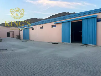 Big warehouse available in prime location