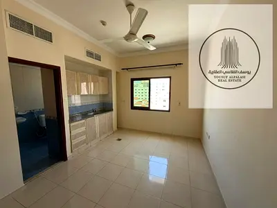 A spacious studio apartment in a prime location is available in Al Hamidiya 1. Price: AED 18,000