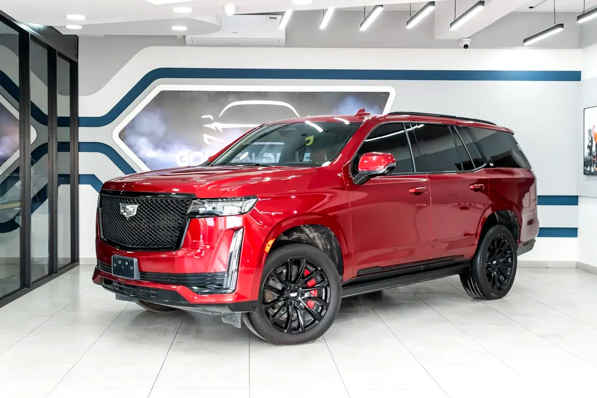 Cadillac Escalade 2023 — photo 1 of 20
