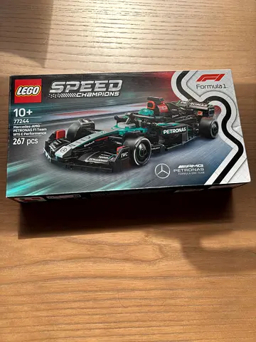 Mercedes-AMG PETRONAS F1 Team W15 Performance Lego set 10+ years old
