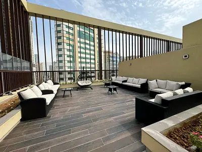 افخم وأكبر شقة اربع غرف وصاله اول ساكن إطلالة بحرية مفتوحة  غرفة خادمة ماستر للإيجار السنوي ب المجاز3   6حمام  تكييف مركزي  خزائن بالحائط  جيم  مسبح