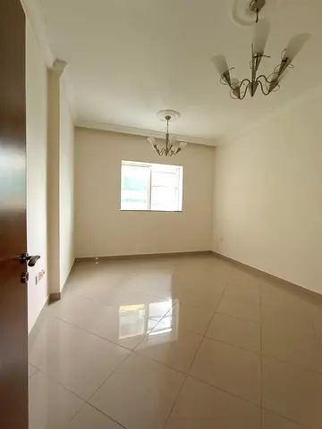 شقة مميزة للإيجار في منطقة التعاون بالشارقة تعتبر من أفضل الفرص السكنية المتاحة حالياً لكل من يبحث عن الراحة والهدوء مع موقع حيوي قريب من جميع الخدمات
