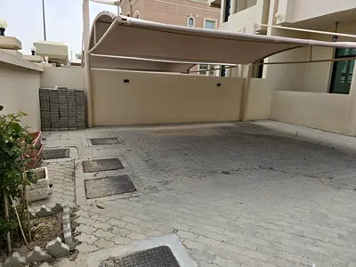 فيلا في الفلج طابقين، 4 غرف، مجلس، غرفة خادمة، حوش داخلي كبير، باركن 3 سيارات، الإيجار 120,000 درهم، دفعات سهلة.