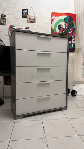 5-drawer chest / dresser in grey and white - good condition