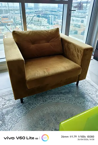 Single-seater velvet armchair in mustard — good condition