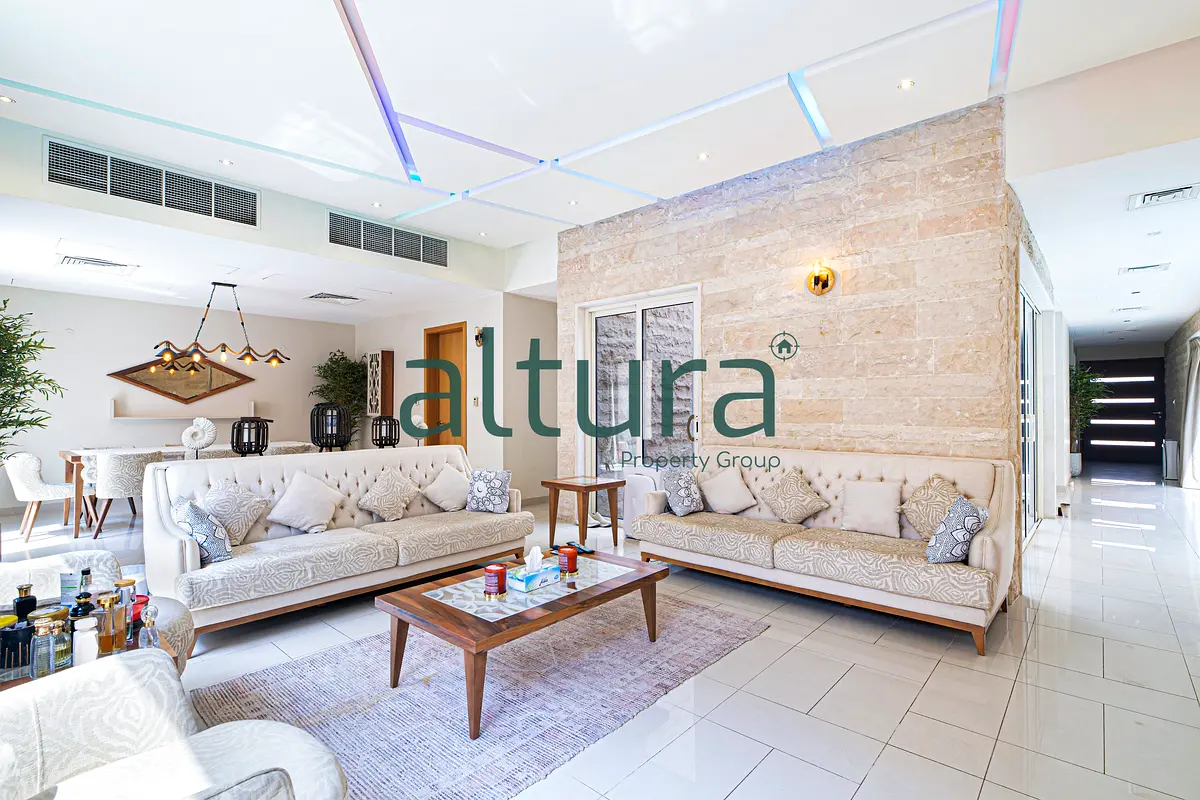 Elegant 5BR+M | Private Pool | Perfect Family Home