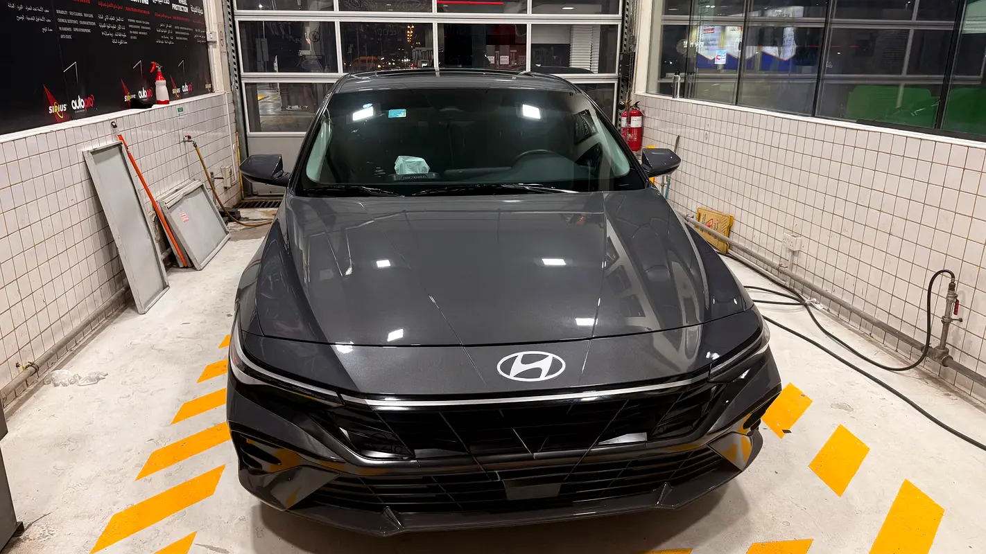 Hyundai Elantra 2025 — photo 1 of 9