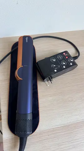 Dyson airwrap hair straightener - barely, excellent condition