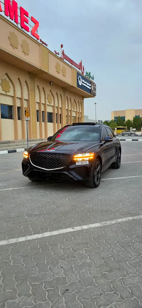 Genesis GV70 2022 — photo 1 of 10