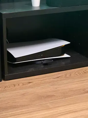 PS5 Digital Edition + 2 Dualsense Controllers