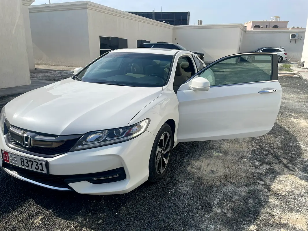 Honda Accord 2016 — photo 1 of 14