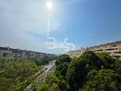 Top Floor- Park View- Spacious Studio- Balcony