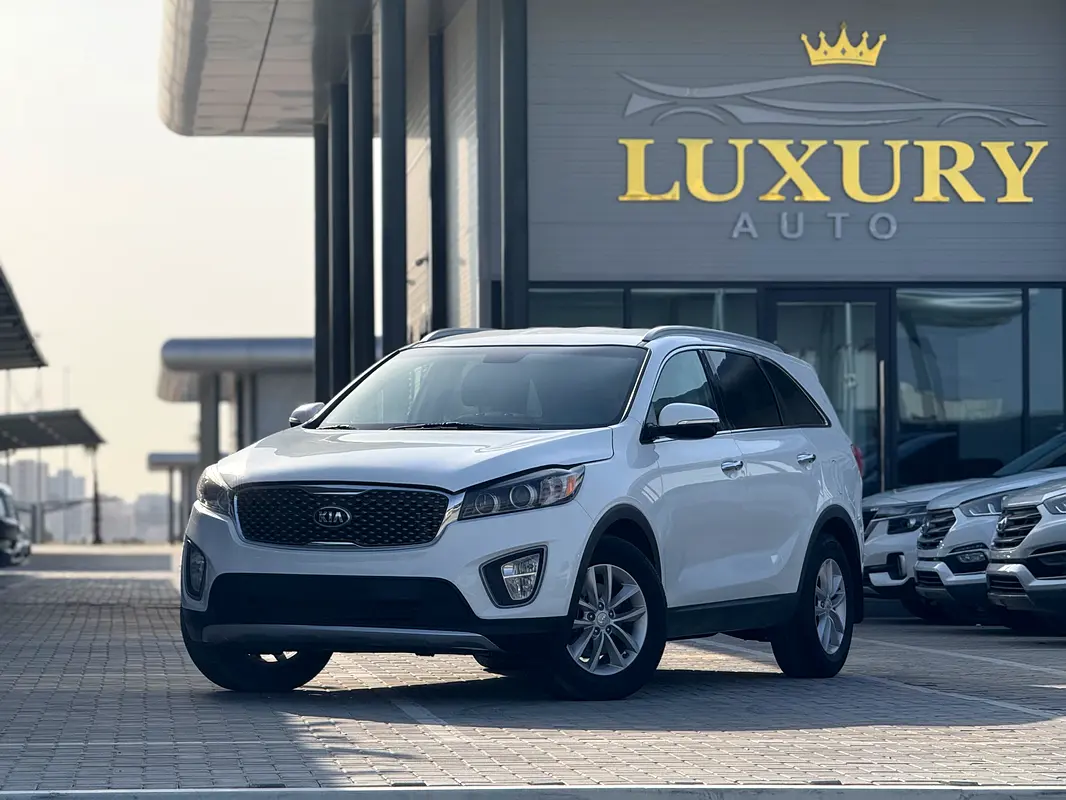Kia Sorento 2018 — photo 1 of 16