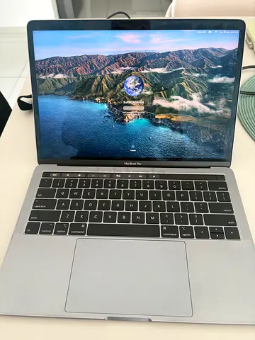 MacBook Pro 2019 spotless
