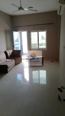 للإيجار السنوي – شقة مميزة في الشعبية القديمة / أم القيوين 🏡