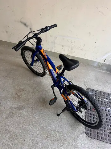Blue 20-inch kids mountain bike — good condition