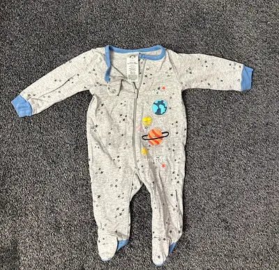 Footed baby romper with print - 0-3 months (pre-owned) with zipper