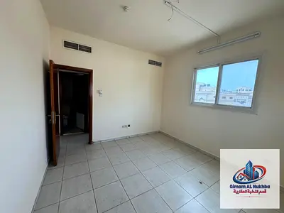 للايجار  السنوي افضل غرفه وصاله في منطقة الروله بالشارقه -مساحه واسعه و مريحه اطلاله مميزه تكيف وغاز مركزي موقع استراتيجي ومميز وقريب لجميع الخدمات