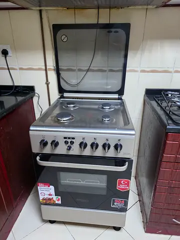 4-burner Gas Cooker with Built-in Oven — Good Working Condition 10/10