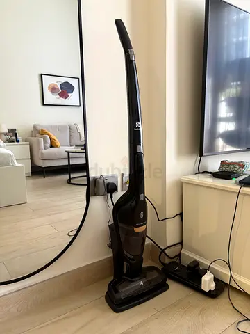 Electrolux cordless stick vacuum - excellent condition