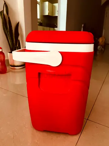 Red Portable Ice Cooler / Beverage Cooler - Good Condition