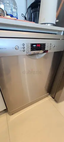 Stainless steel built-in dishwasher in good working condition