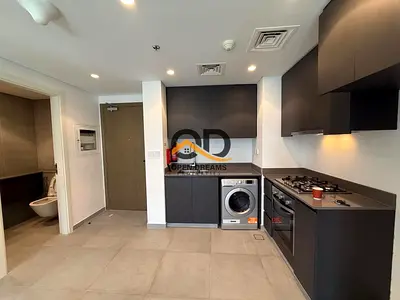 Big Layout 1 Bedroom Apartment with Balcony and 2 Washrooms