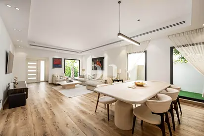 Lake View | Private Pool | Upgraded and Extended