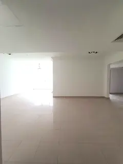 Three-bedroom apartment with a living room and a balcony with a lake view - For Rent 📍 Cooperatio