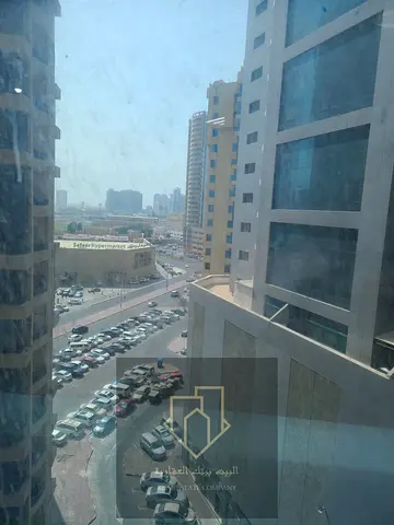 موقع مميز    قريب من الخدمات   مساحات واسعه   مع الفرش كامل    سعر تنافسي