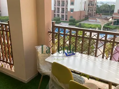 شقة واسعة بغرفتي نوم | 4 دفعات | شرفة مطلة على الحديقة