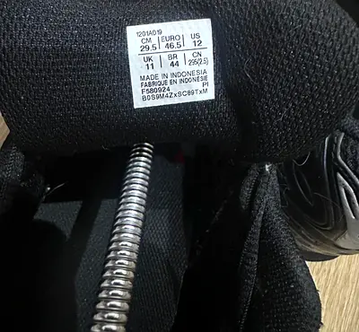 Black ASICS Gel kayano 14 - Size US 12 (EU 46.5) - Good Condition