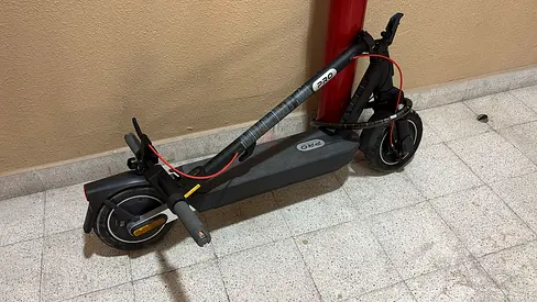 Xiaomi Scooter 5 pro (Perfect Condition), just one month old, selling because of leaving UAE.