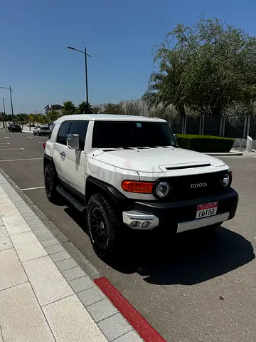 2012 Toyota FJ Cruiser - White - GCC Specs