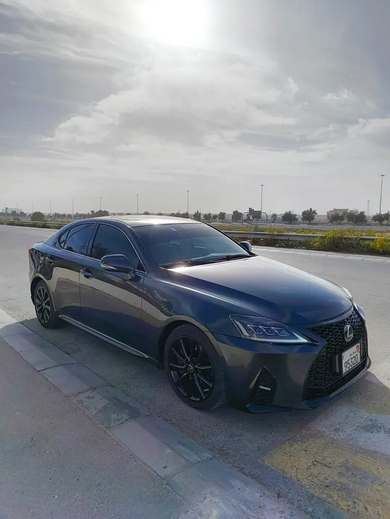 Lexus IS-Series 2009 — photo 1 of 3