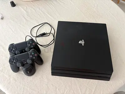 PS4 Slim 500GB – Excellent Condition – 2 Controllers + Charger
