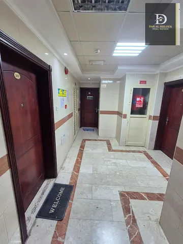 استوديو للايجار بالشارقه ... منطقه البوطينه  .. موقع مميز  .. قريب من شارع الشرق .. قريب من جميع الخدمات ... قريب من نيستو هايبر ماركت .. قريب من لولو