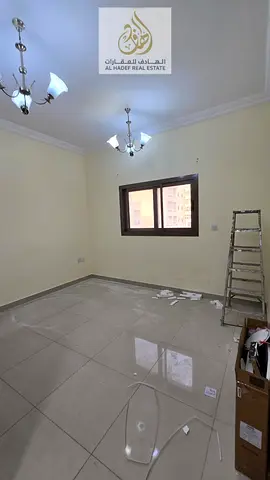 استديو للإيجار السنوي في الروضه 1 📍 موقع مميز بالقرب من شرطة الحميدية وأمام كنز هايبر 💰 سعر مناسب مع تسهيلات في الدفع