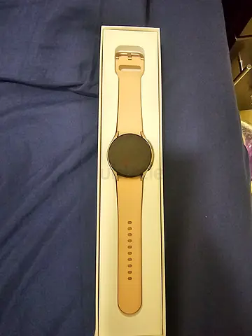 Good condition round-screen smartwatch 40mm pink excellent condition rarely used