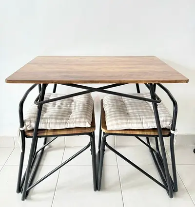 Small dining table for sale!