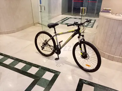 Used mens mountain bike - 26 frame, good condition