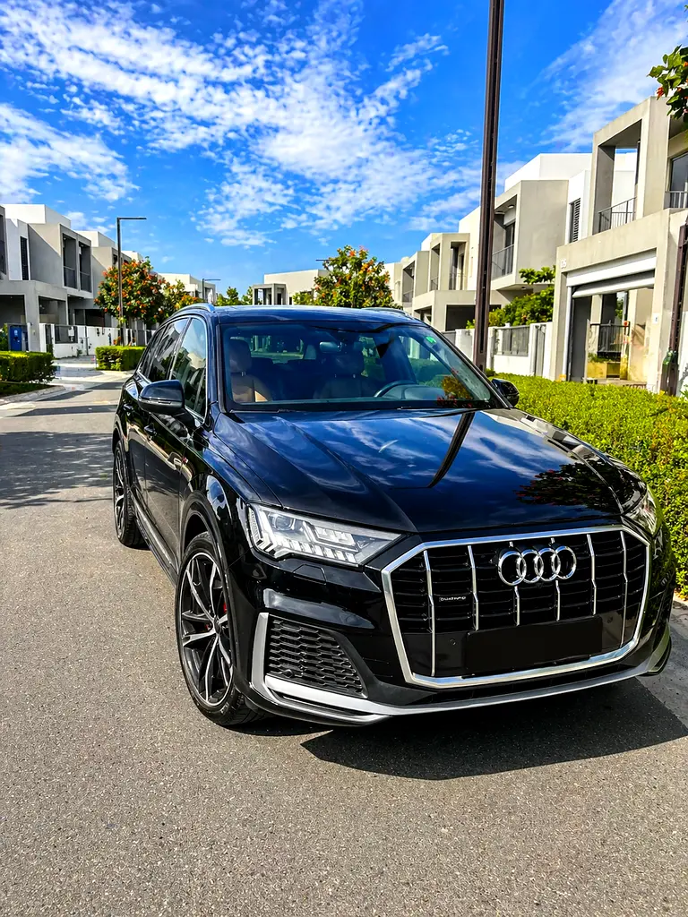 Audi Q7 2022 — photo 1 of 8