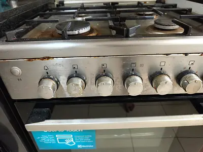 Used stainless steel gas cooker with oven — needs cleaning, has functional knobs. Has griller too