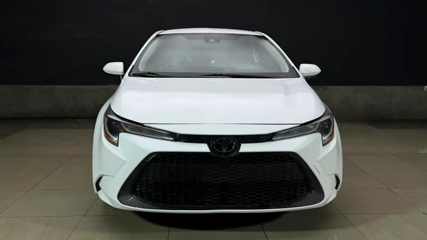 Toyota Corolla 2021 — photo 1 of 10