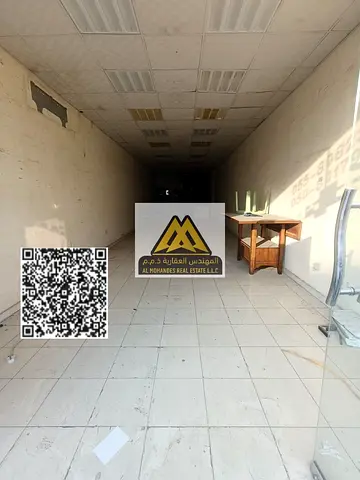 للإيجار السنوي التجاري في عجمان – الراشدية 1 بموقع مميز وقريب من أبراج اللؤلؤة وعلى شارع رئيسي يتميز بحركة مرورية عالية وكثافة سكانية نشطة مما يجعله م