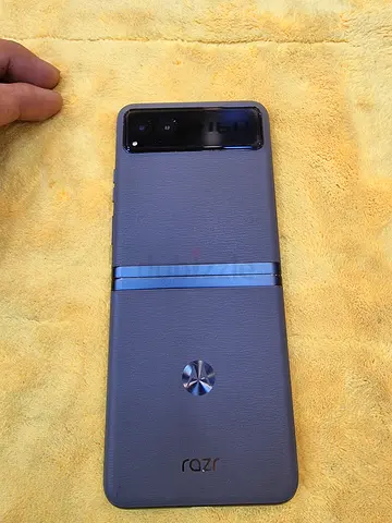 Moto razr 2023 16/128gb