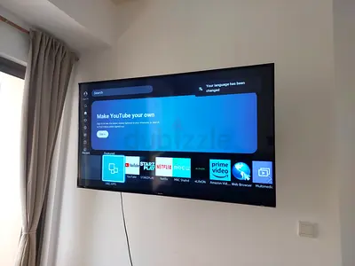 Samsung Smart TV 55-inch With Wall Stand Remote