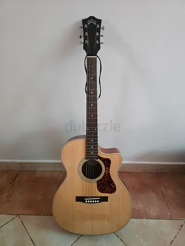 Guild Acoustic OM 240CE